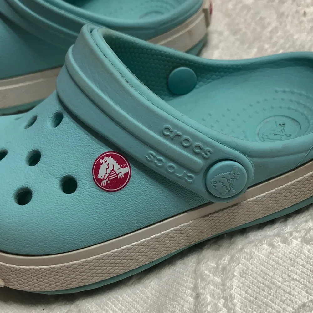 CROCS Kids Girls Size 6 c 7 Aqua Blue Water Clogs with Pink Accent